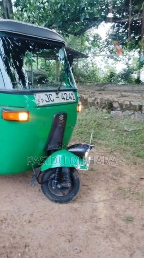 Bajaj RE 2005