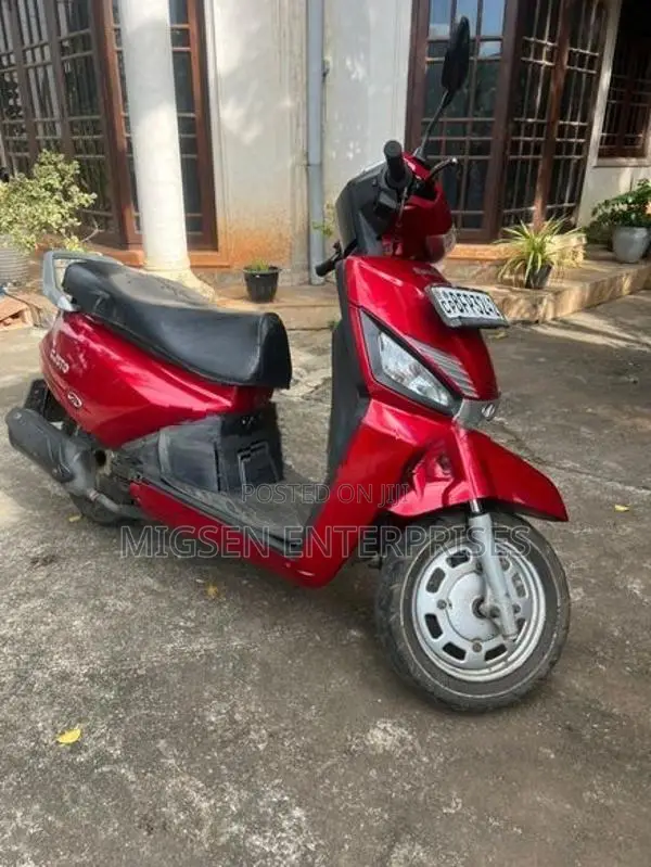 Mahindra Gusto 2017