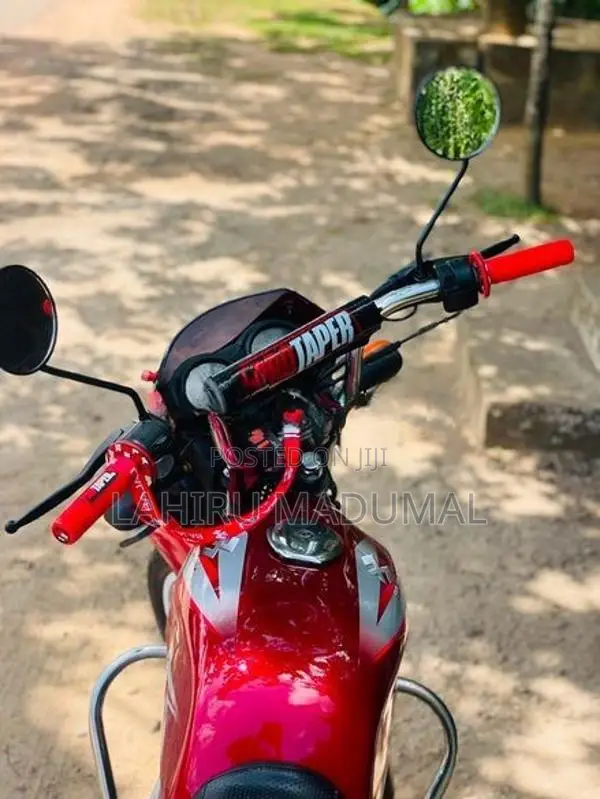 Bajaj CT100 2012
