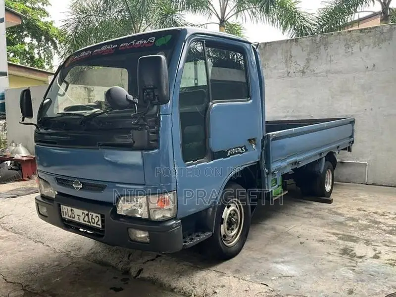 Nissan Atlas 2000