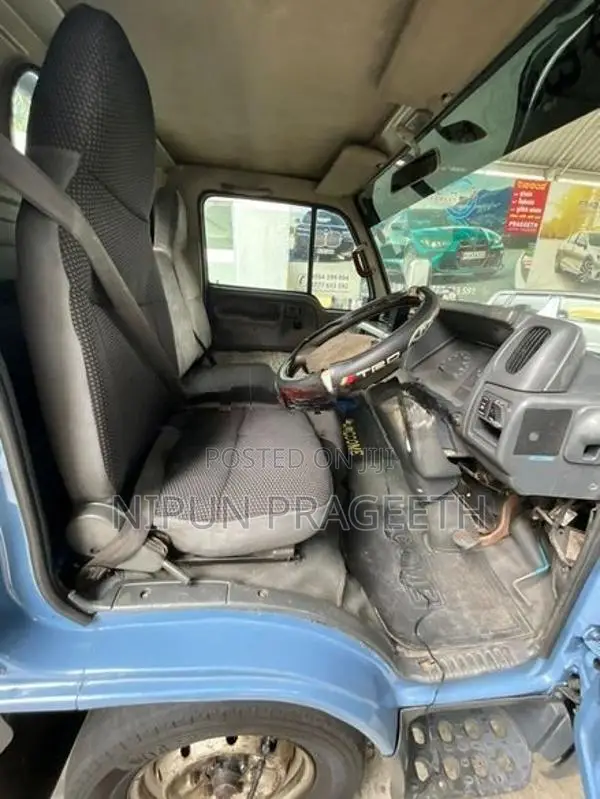 Nissan Atlas 2000