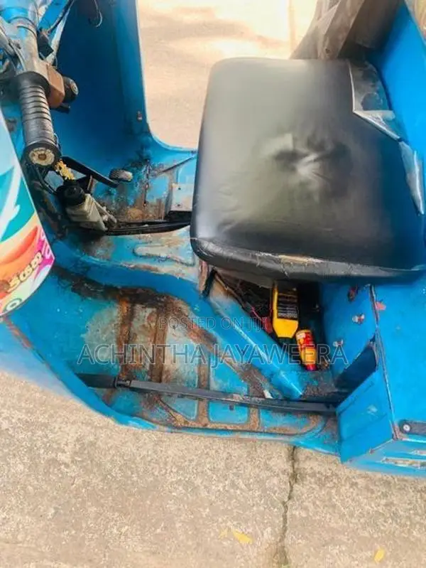 Bajaj RE 2004