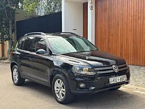 Volkswagen Tiguan 1ST OWNER LOW MILES 2012