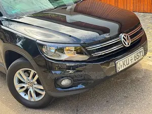 Volkswagen Tiguan 1ST OWNER LOW MILES 2012
