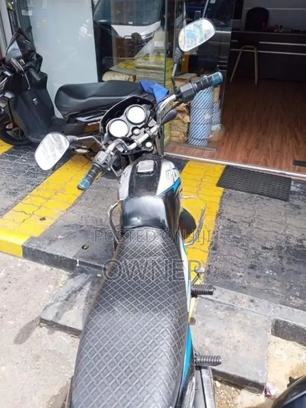 Bajaj CT100 2018