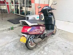 Mahindra Gusto 2015