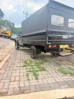 Tata Xenon 2019