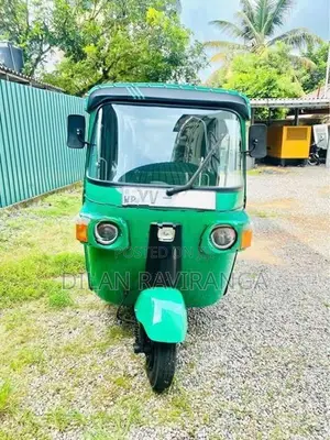 Bajaj RE 2012
