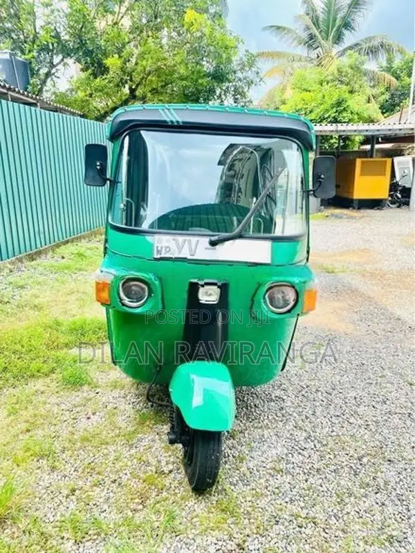 Bajaj RE 2012