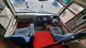 Mitsubishi FUSO ROSA 2016