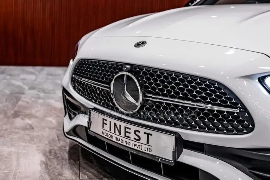 Mercedes Benz C200 AMG Premium Plus 2025
