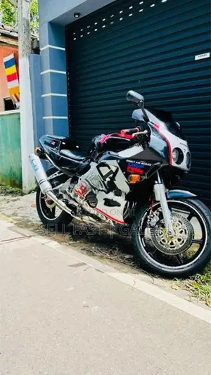 Honda CBR 250RR Gullarm 250 2008