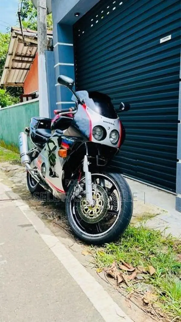 Honda CBR 250RR Gullarm 250 2008