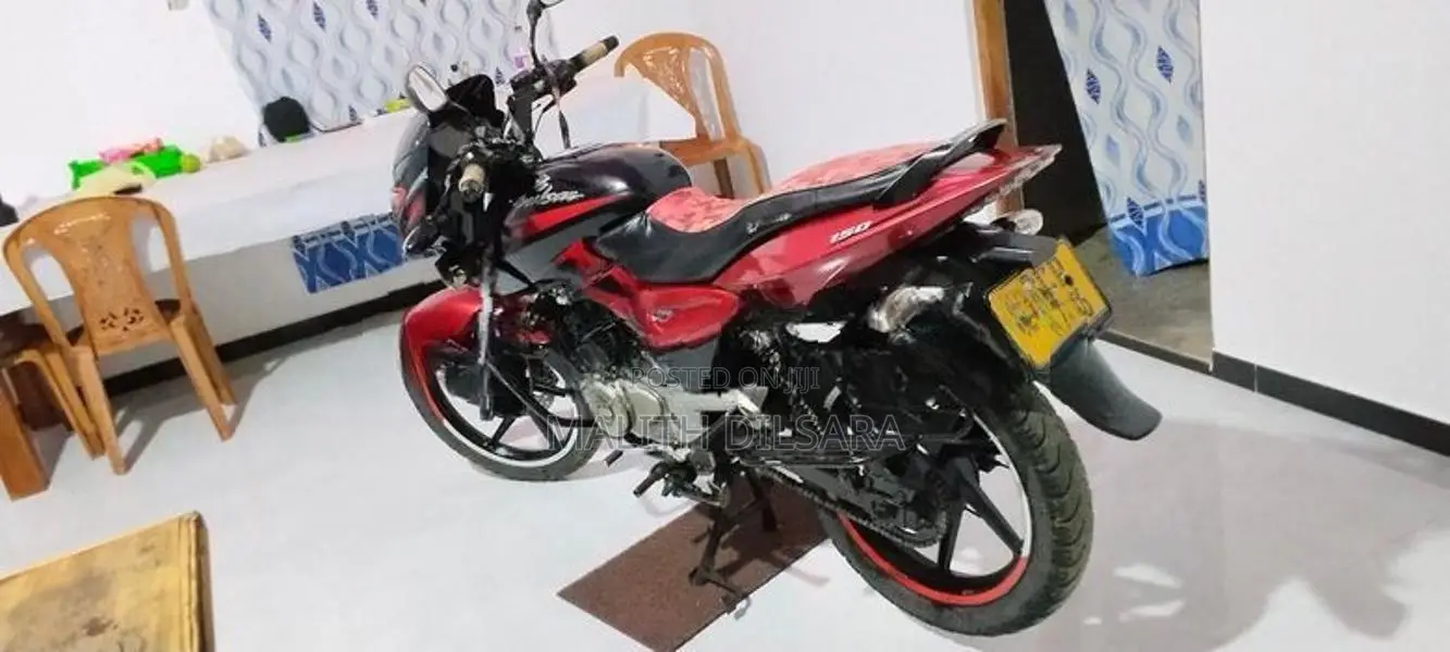 Bajaj Pulsar 150 2015