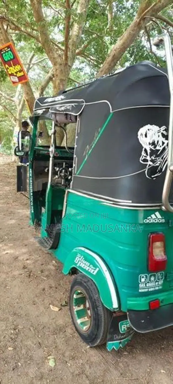 Bajaj RE 2017