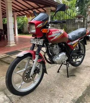 Suzuki GS 125 2004