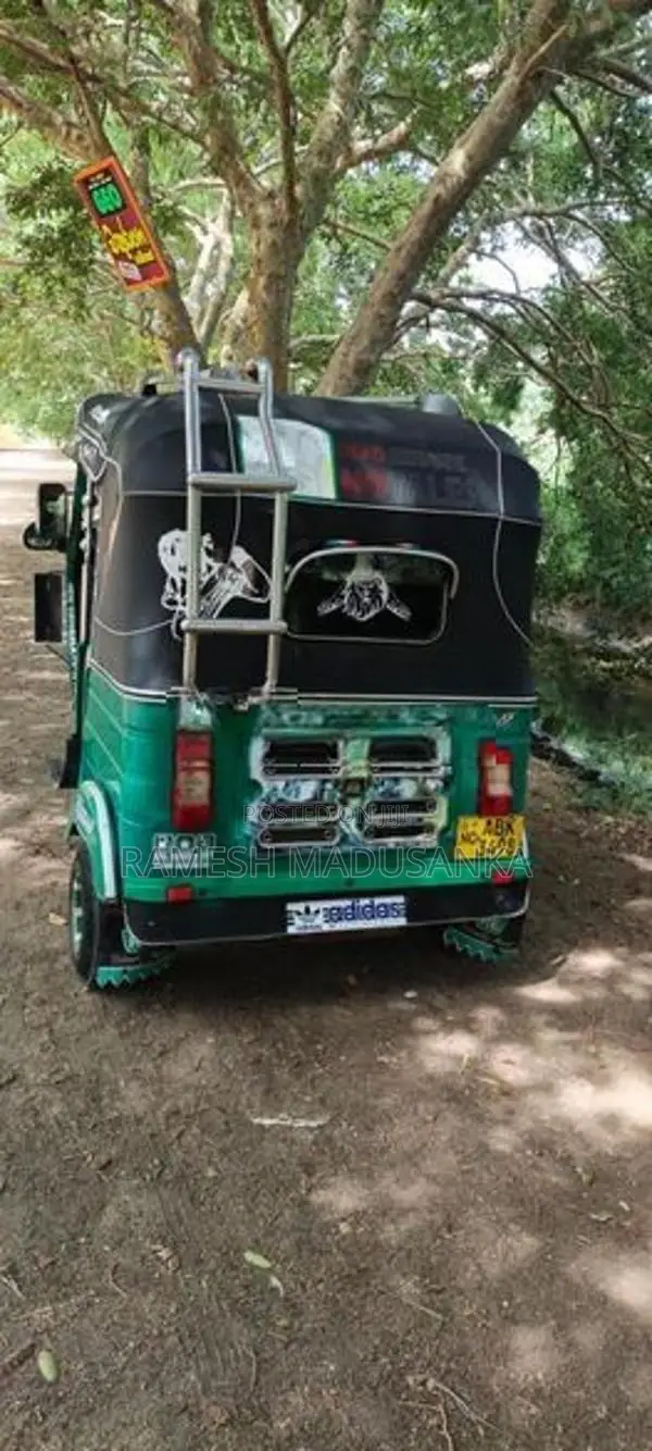 Bajaj RE 2017