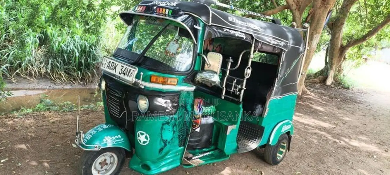 Bajaj RE 2017