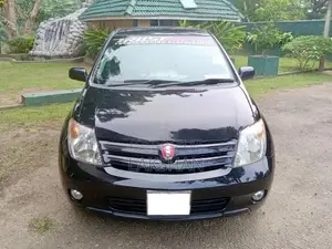 Toyota IST 2003