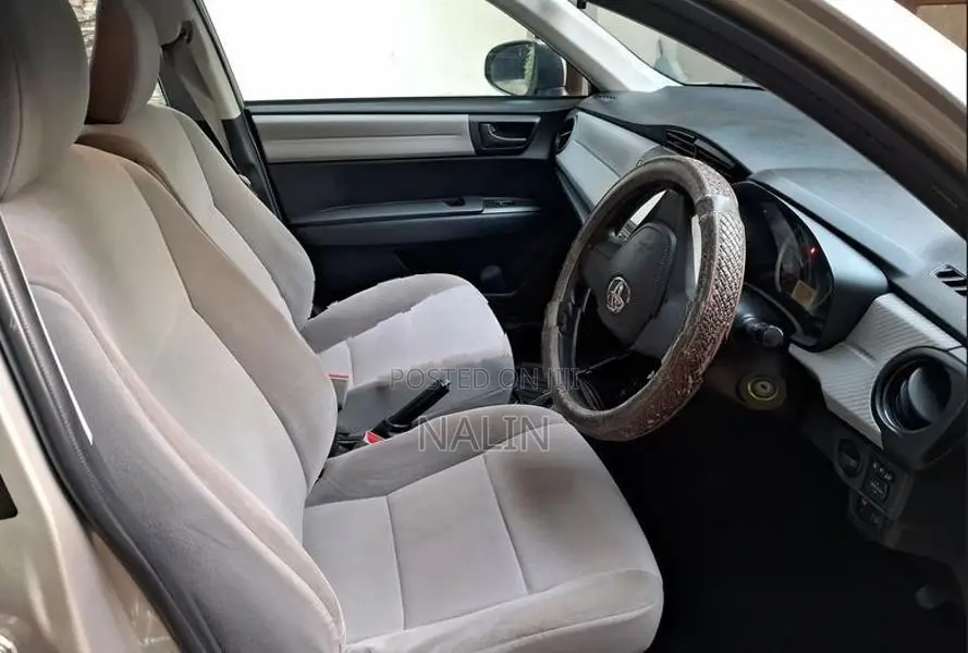 Toyota Axio 2012