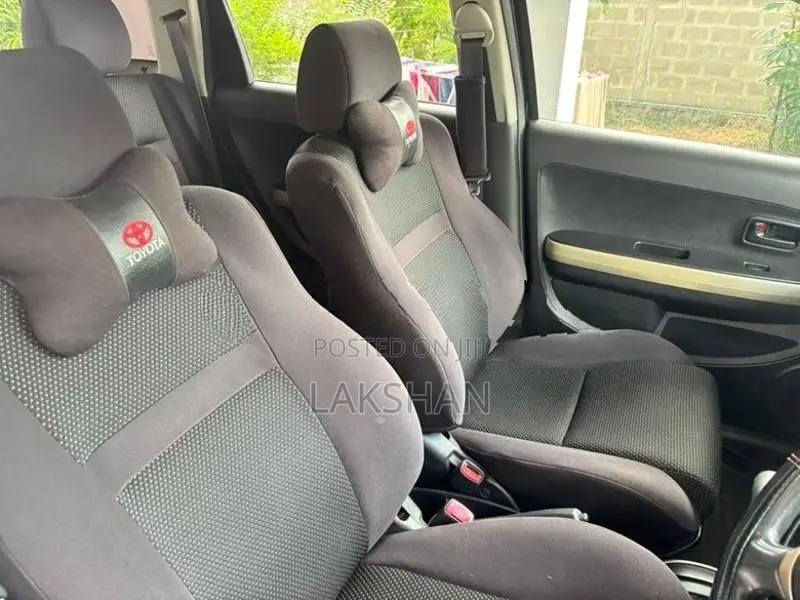 Toyota IST 2003