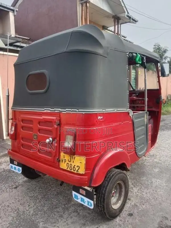 Bajaj RE 2005