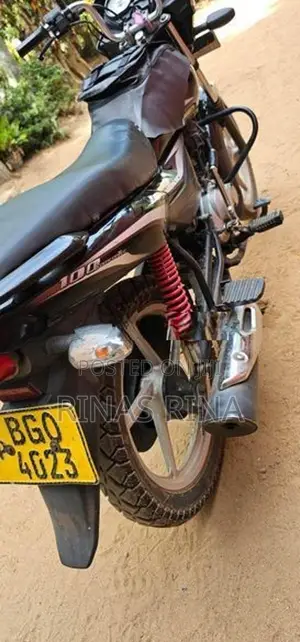 Bajaj Platina 100 2018