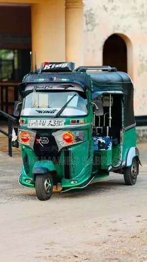 Bajaj RE 2015