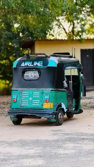 Bajaj RE 2015