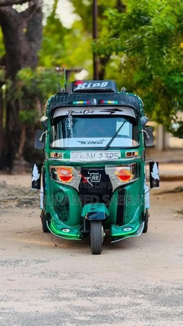 Bajaj RE 2015