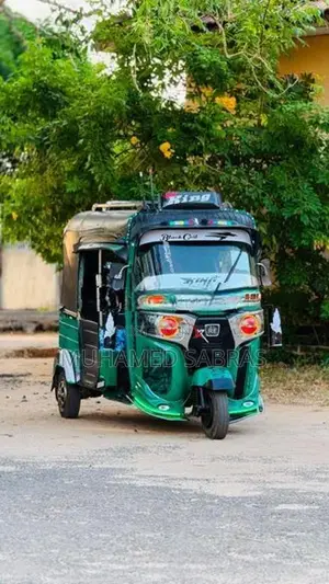 Bajaj RE 2015