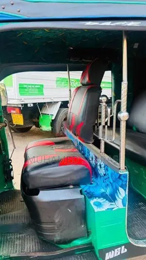 Bajaj RE 2015