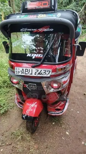 Bajaj RE 2019