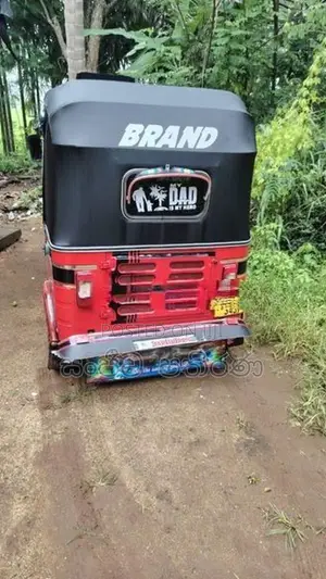 Bajaj RE 2019