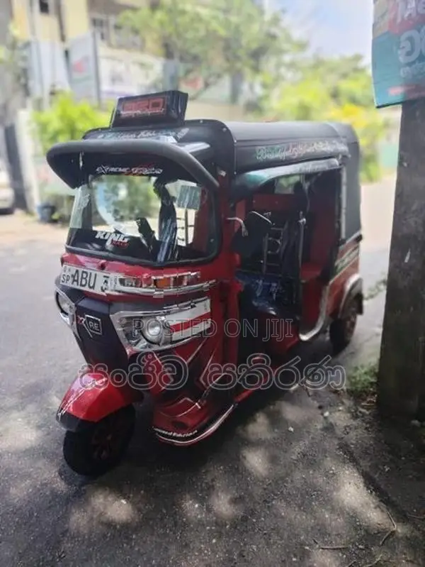 Bajaj RE 2019