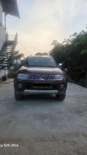 Mitsubishi Montero 2012