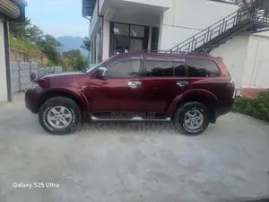 Mitsubishi Montero 2012