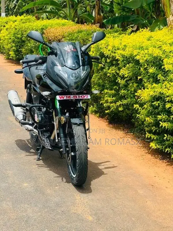 Bajaj Pulsar 220F 2010