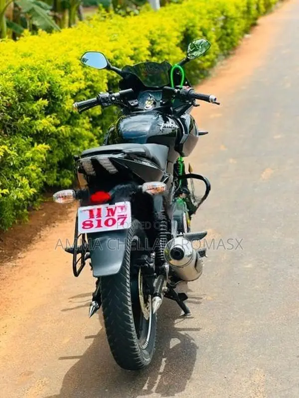 Bajaj Pulsar 220F 2010
