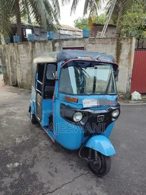 Bajaj RE 2017