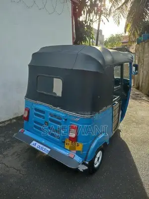 Bajaj RE 2017
