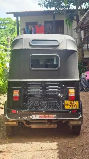 Bajaj RE 205 2012
