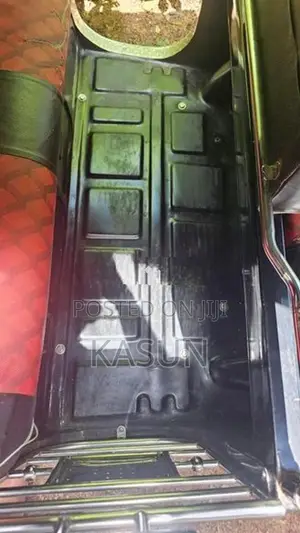 Bajaj RE 205 2012
