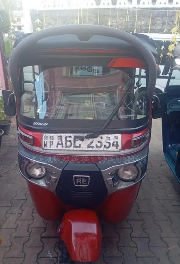 Bajaj RE 2017