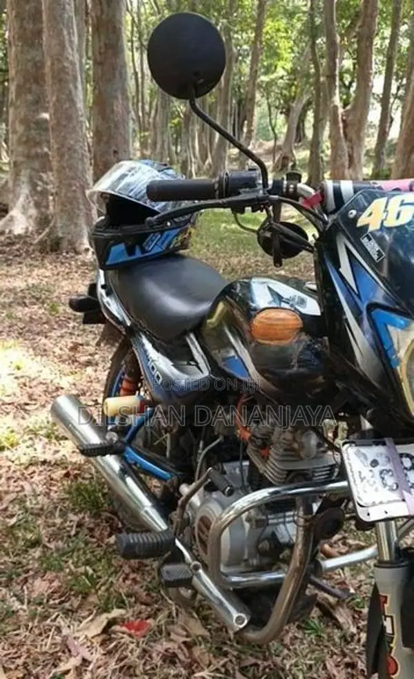 Bajaj CT100 2016
