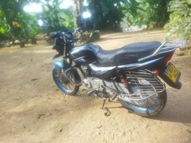 Bajaj CT100 2016