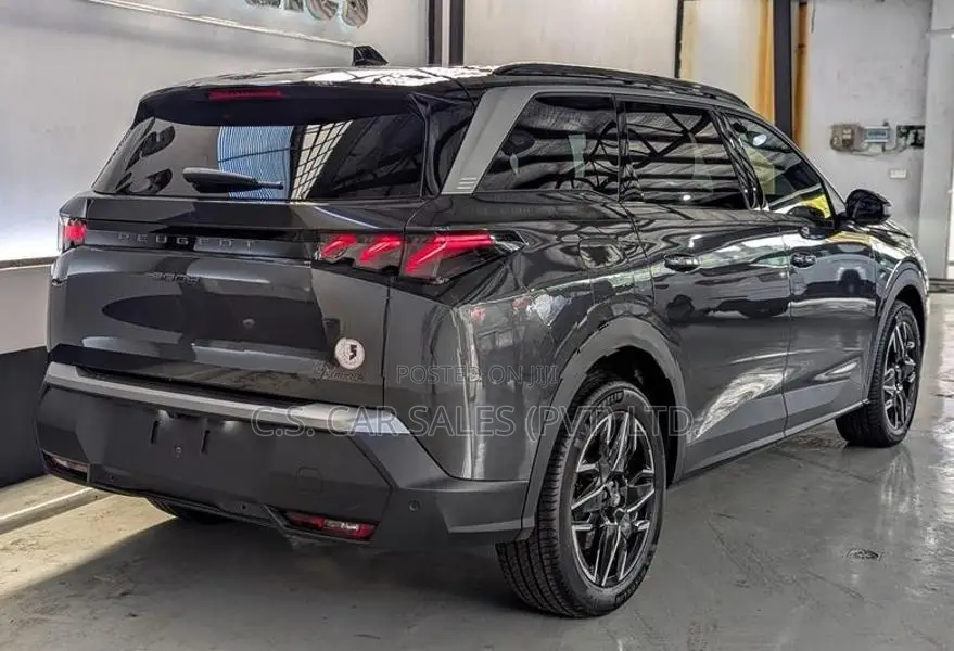 Peugeot 5008 GT 1.2L Hybrid 2025