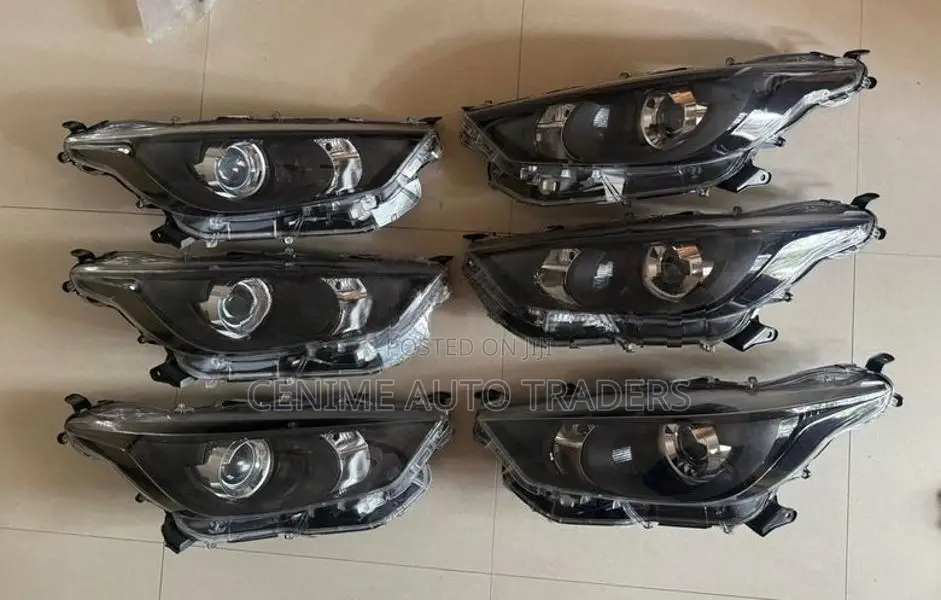 Toyota Yaris 210 Head Lamp