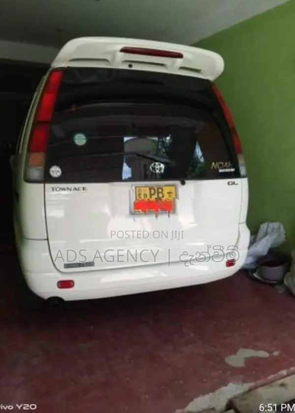 Toyota Noah GL 2002
