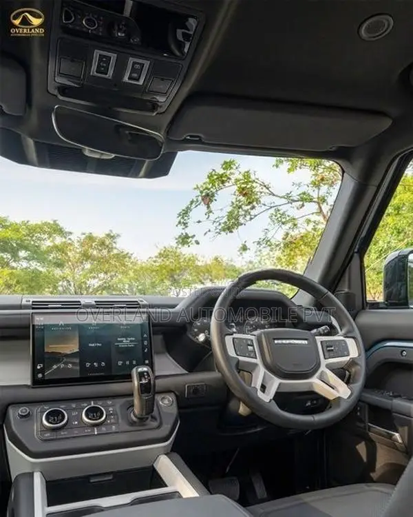 Land Rover Defender Dynamic HSE PHEV UK 2025